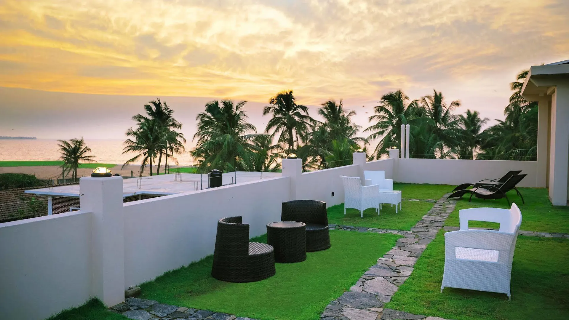 Blue Water Boutique Hotel Negombo