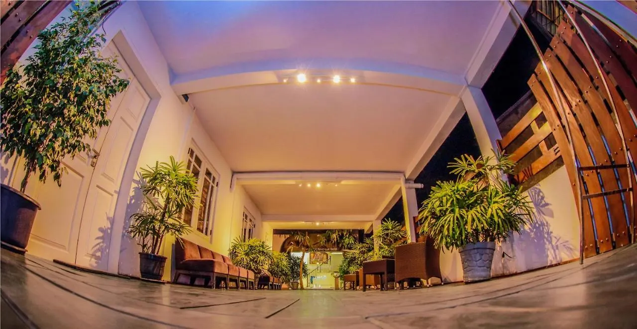 Blue Water Boutique Hotel Negombo 3*,